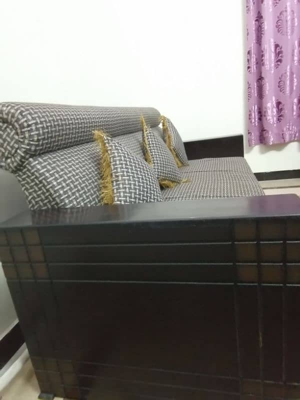 5 seater sofa 3