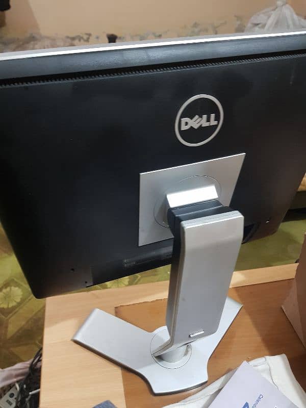 Dell 19 inches Lcd for pc and laptop 1