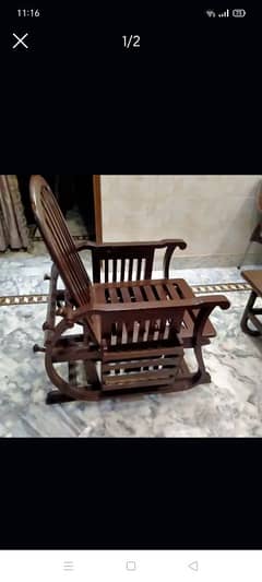 relaxing wood chair good condition