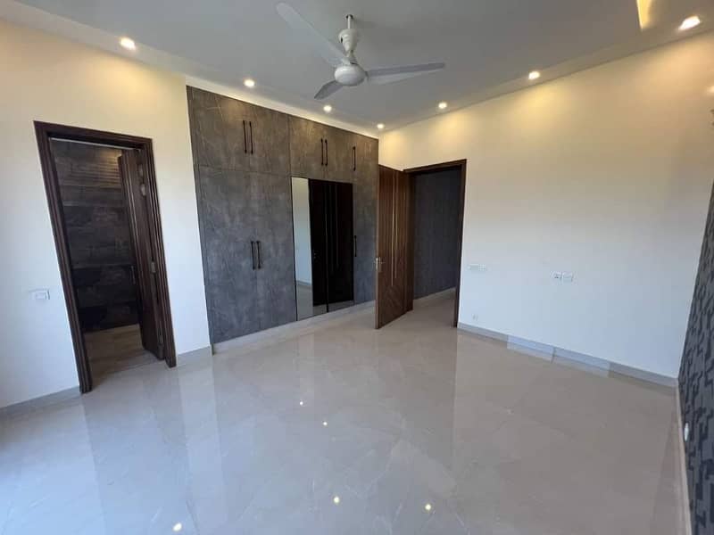 Lake City Lahore Pakistan Kanal House For Sale 5 Beds 6 Bathroom 16