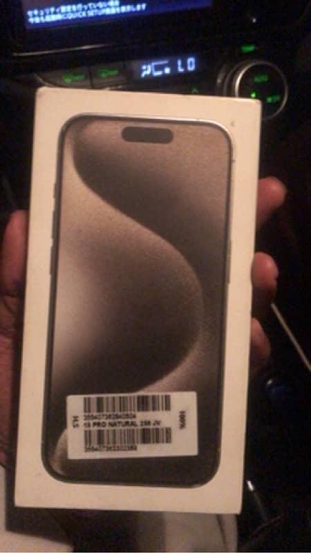 *IPHONE 15 pro 256 GB helth 88 JV WITH BOX* 4