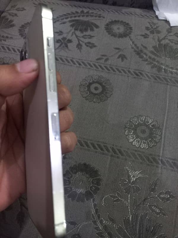 IPHONE 12 PRO MAX FACTORY UNLOCK IN GOOD CONDITION 1