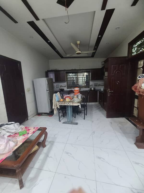 Seprat gate ke sat portion for rent 2bed tv lounge 2bath duble teras kichan Pani 24 hours location walyat homes 5