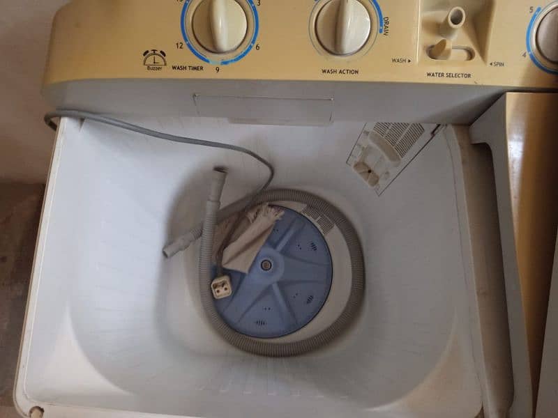 Dawlance Washing Machine in Good Condition 2