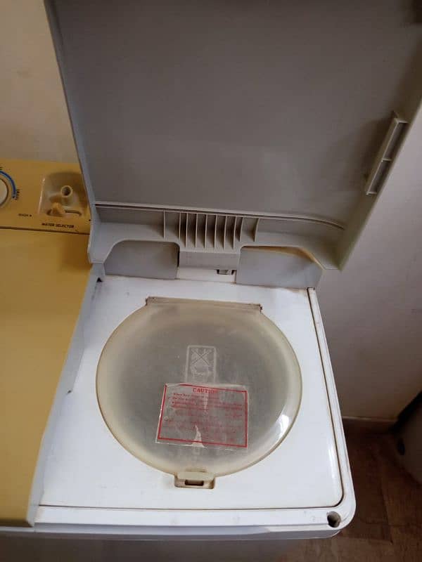 Dawlance Washing Machine in Good Condition 3