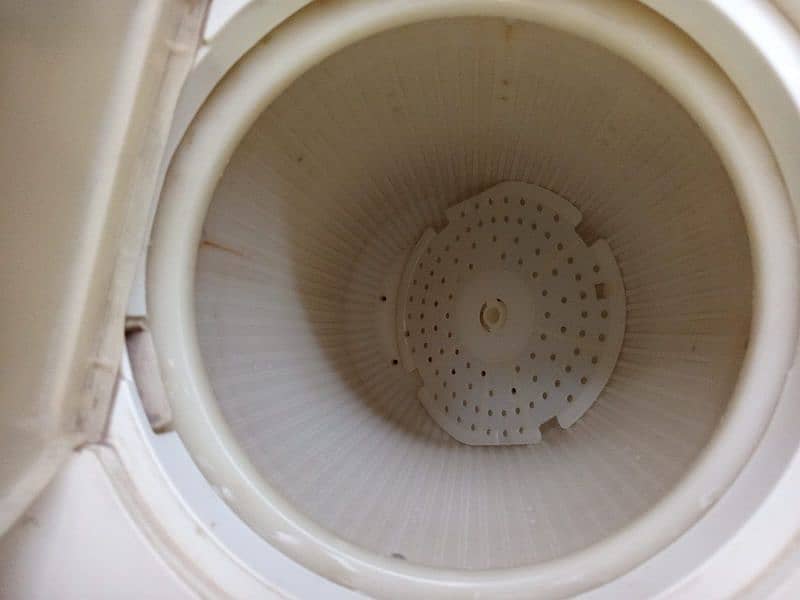 Dawlance Washing Machine in Good Condition 4