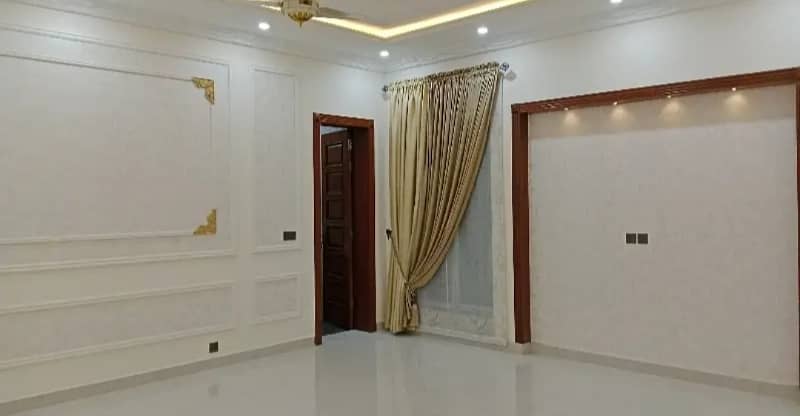 2 kanal house available for sale 7 beds 150 feet road 18