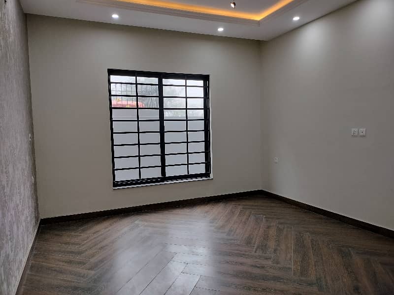 1 kanal New house available for sale 6 beds 7 bathroom 40 feet road near Park 17