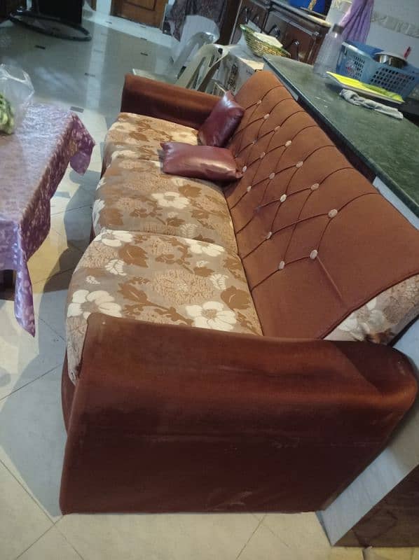 5 Seater Sofa Set (Owsome condition) 1