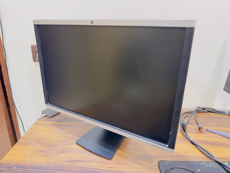 HP Compaq LA2405X 24-inch LED Widescreen Monitor 4