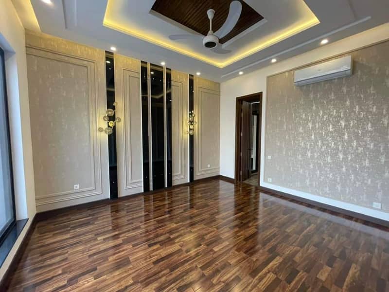 2 kanal house for sale 6 beds cinema hall 150 feet road 1