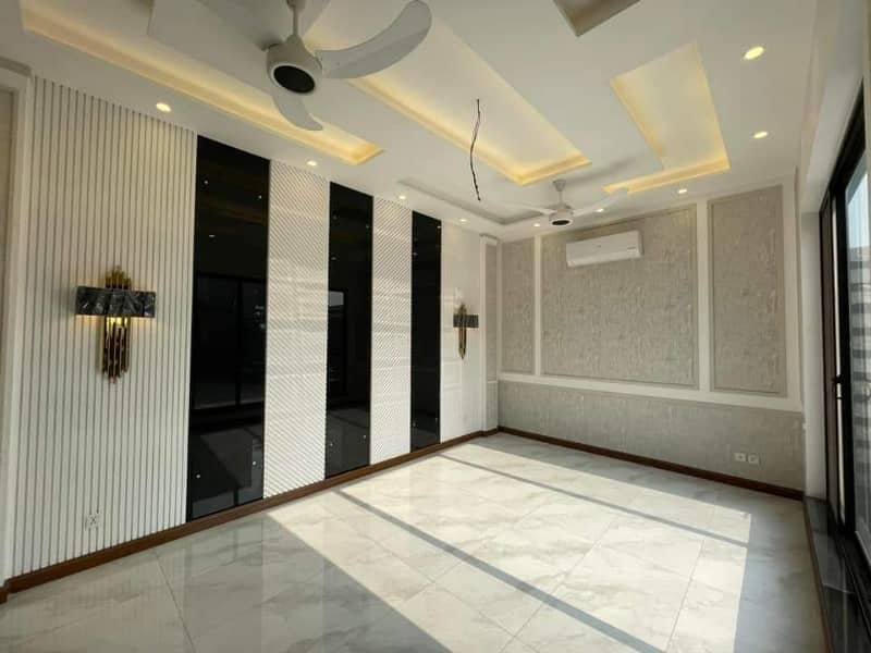 2 kanal house for sale 6 beds cinema hall 150 feet road 2