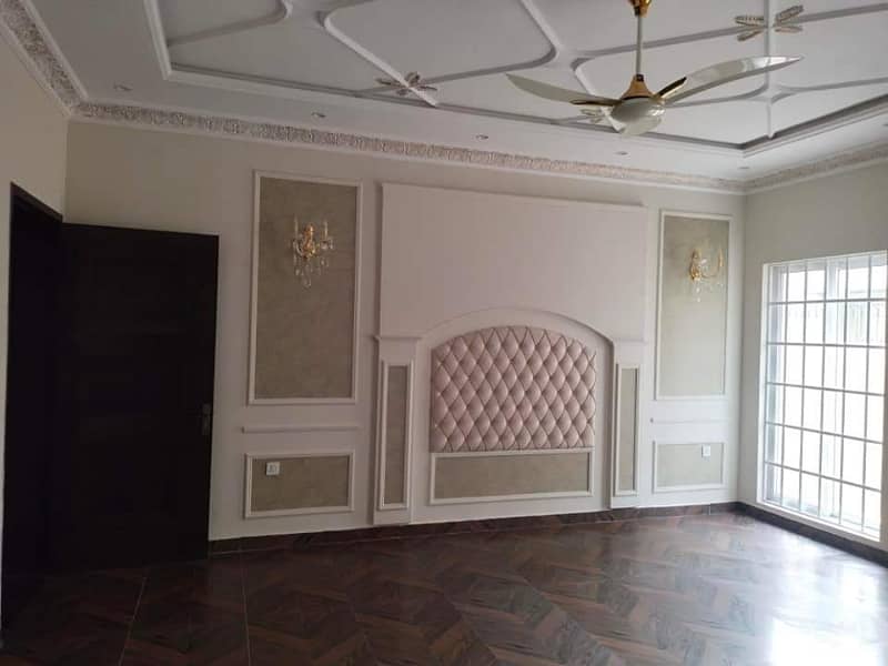 2 kanal house for sale 6 beds cinema hall 150 feet road 9