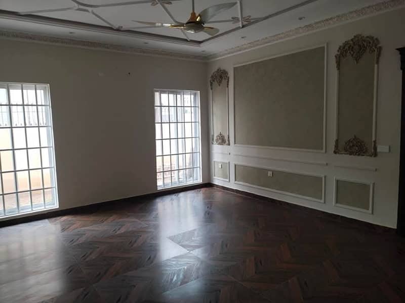 2 kanal house for sale 6 beds cinema hall 150 feet road 11