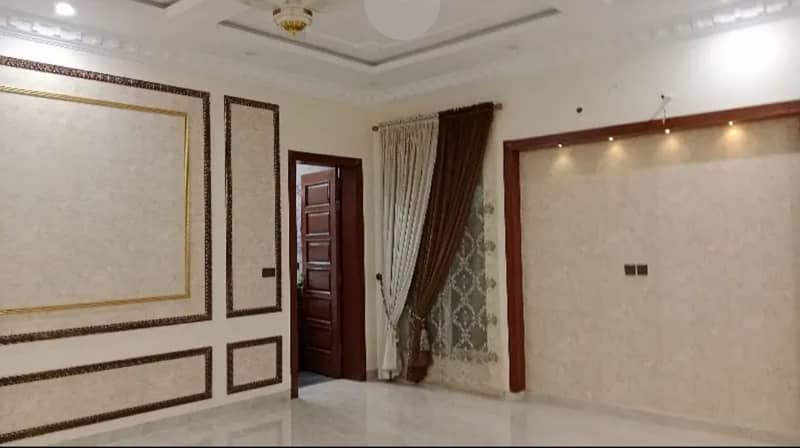 2 kanal house for sale 6 beds 200 feet road Valencia town Lahore Pakistan 17