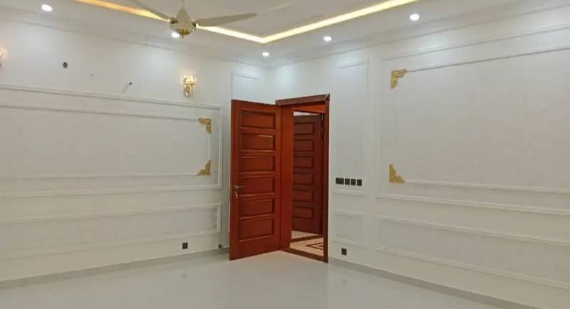 2 kanal house for sale 6 beds 200 feet road Valencia town Lahore Pakistan 31