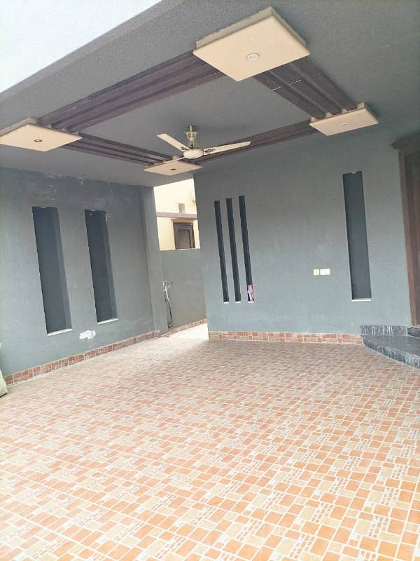 1 Kanal House For Sale 60 Feet Road 8 Years Old Valencia Town Lahore 1