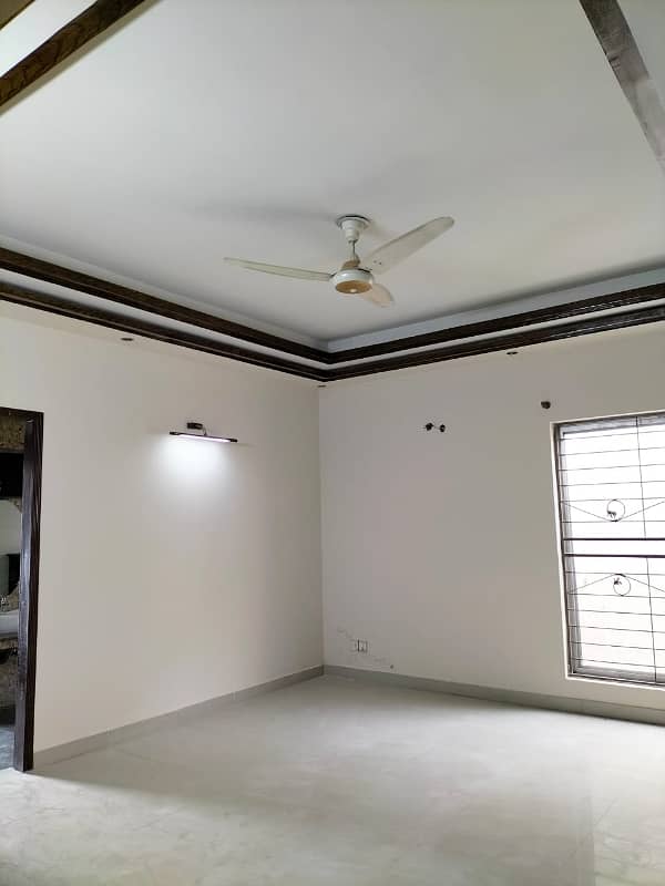 1 Kanal House For Sale 60 Feet Road 8 Years Old Valencia Town Lahore 3