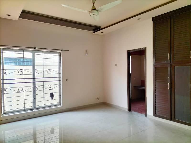 1 Kanal House For Sale 60 Feet Road 8 Years Old Valencia Town Lahore 5