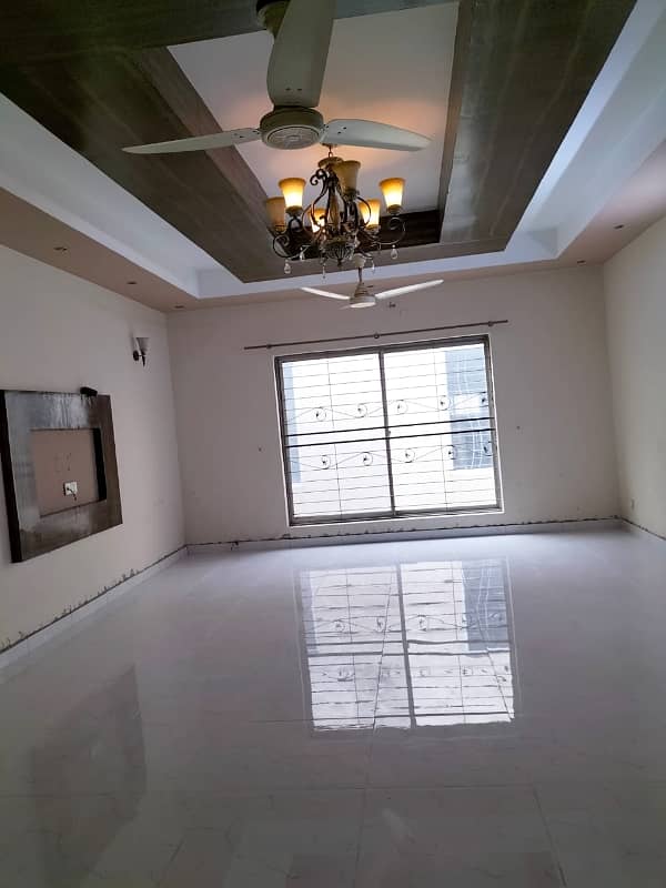 1 Kanal House For Sale 60 Feet Road 8 Years Old Valencia Town Lahore 6