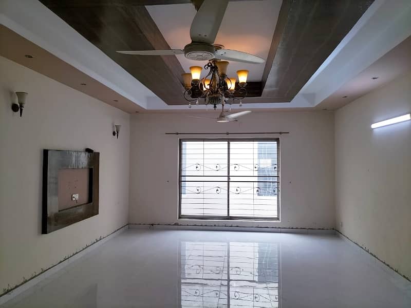 1 Kanal House For Sale 60 Feet Road 8 Years Old Valencia Town Lahore 9