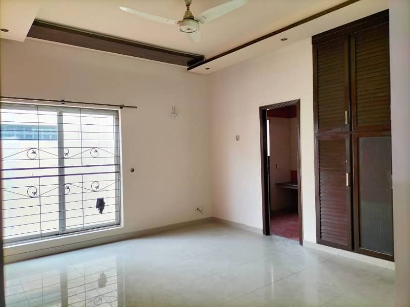 1 Kanal House For Sale 60 Feet Road 8 Years Old Valencia Town Lahore 12