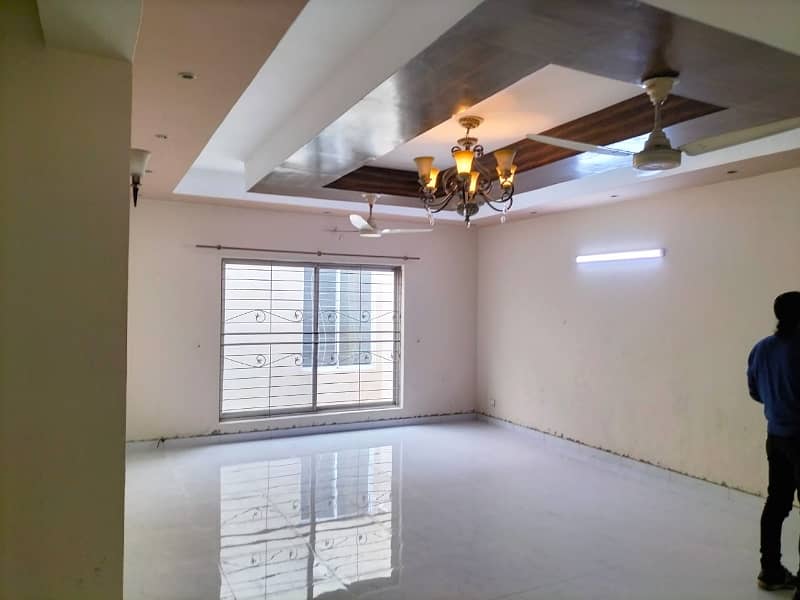 1 Kanal House For Sale 60 Feet Road 8 Years Old Valencia Town Lahore 13