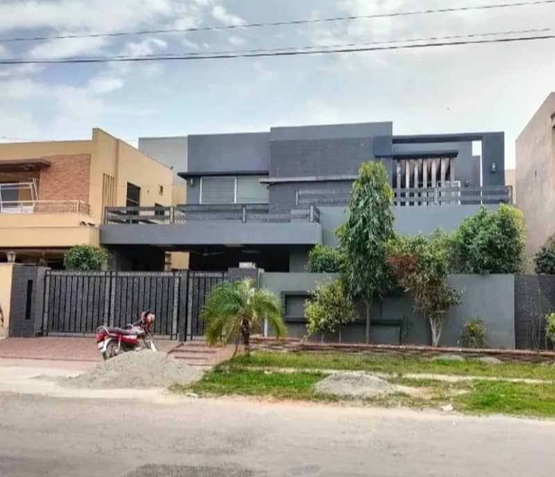 1 Kanal House For Sale 60 Feet Road 8 Years Old Valencia Town Lahore 0