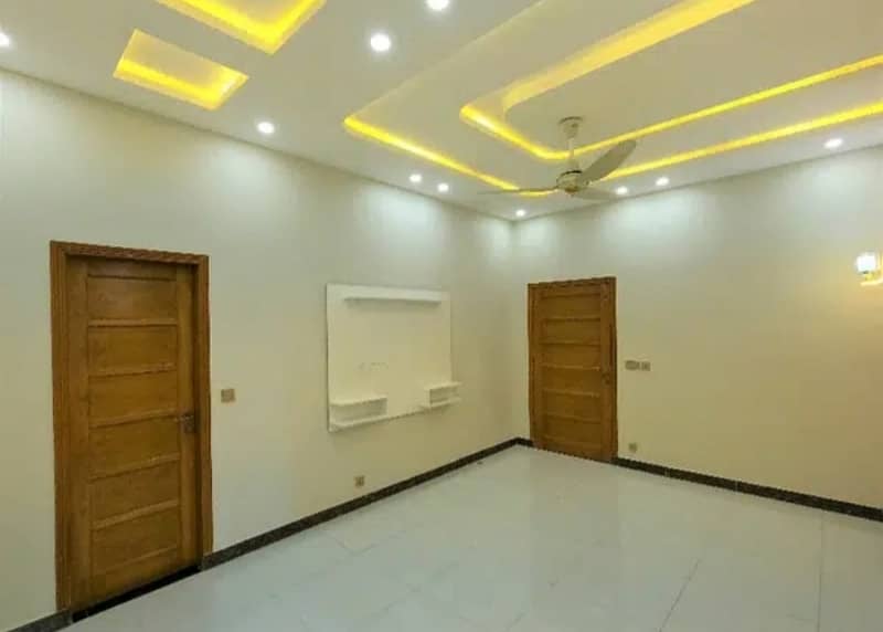 1 kanal house for sale 6 beds 40 feet road 13