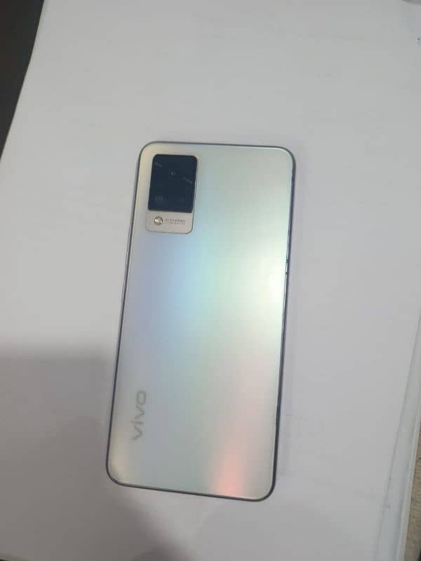 vivo v21 in Good Condition 0