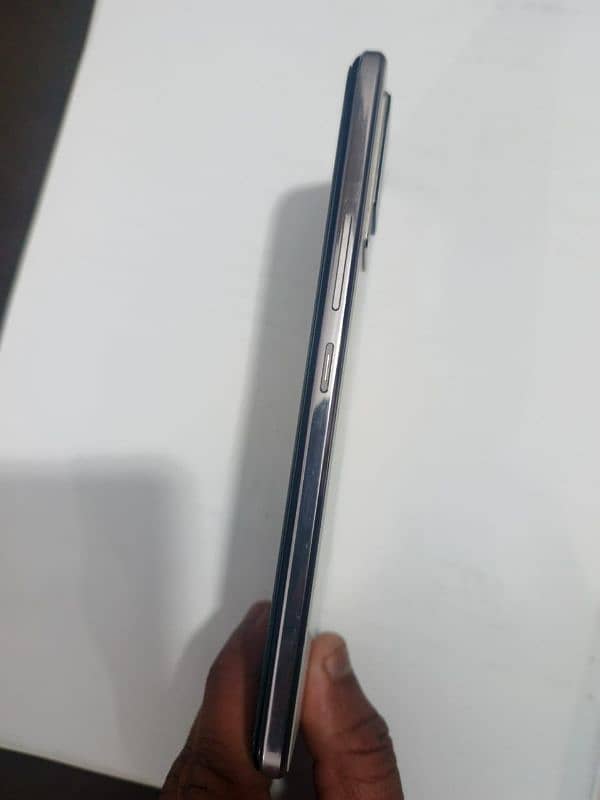 vivo v21 in Good Condition 2