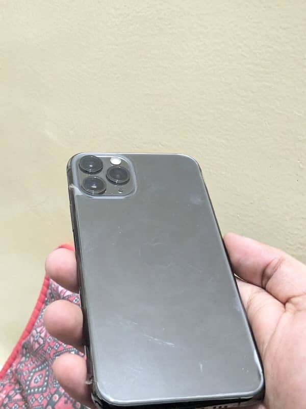 Iphone 11 pro 10/10 Non PTA waterproof  LLA model 1