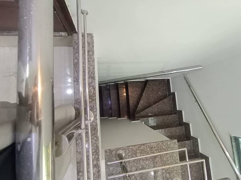 1 Kanal Upper Portion Like Brand New Corner Separate Gate House For Rent In J Block Phase 1 DHA Lahore 2