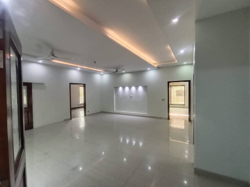 1 Kanal Upper Portion Like Brand New Corner Separate Gate House For Rent In J Block Phase 1 DHA Lahore 3