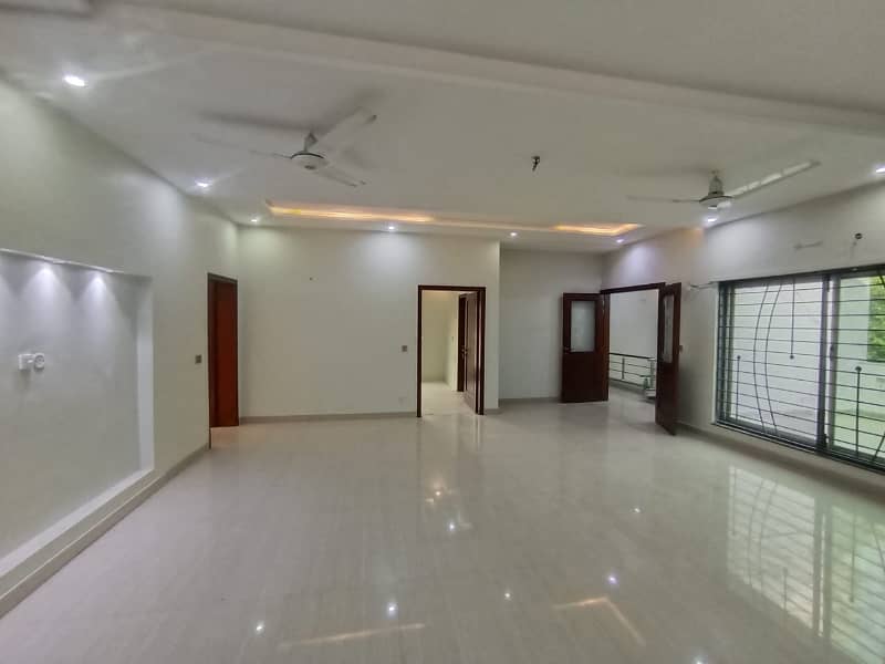 1 Kanal Upper Portion Like Brand New Corner Separate Gate House For Rent In J Block Phase 1 DHA Lahore 0