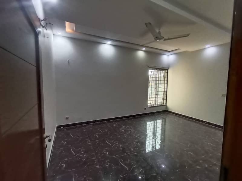 1 Kanal Upper Portion Like Brand New Corner Separate Gate House For Rent In J Block Phase 1 DHA Lahore 4