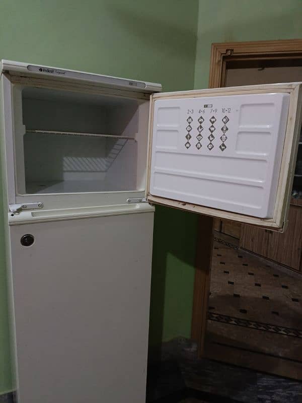 Indesit Tropical Refrigerator (Fridge) Made in Italy 3