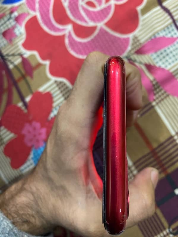 iphone 11 Red fresh condition 92% BH 1