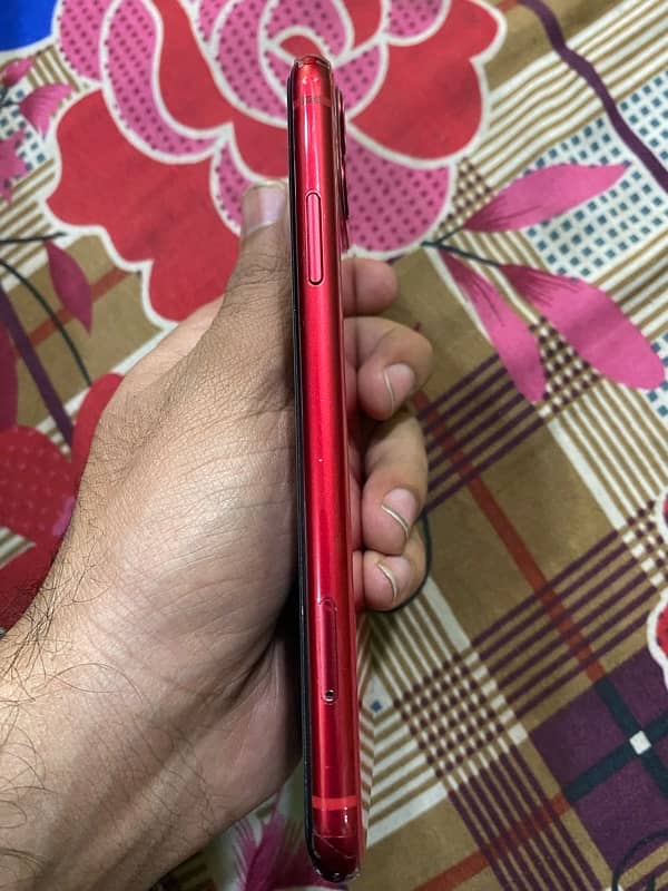 iphone 11 Red fresh condition 92% BH 2