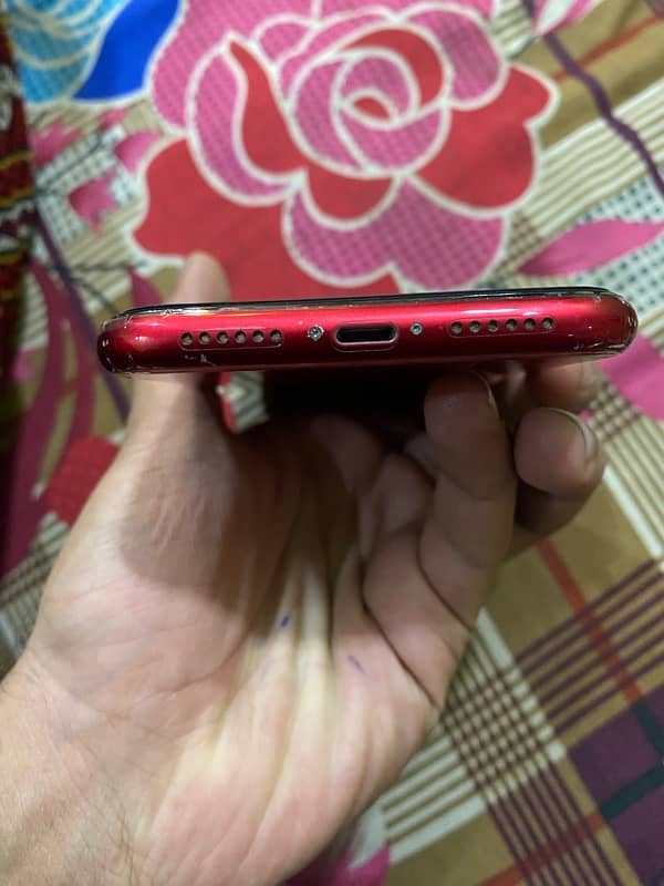 iphone 11 Red fresh condition 92% BH 3