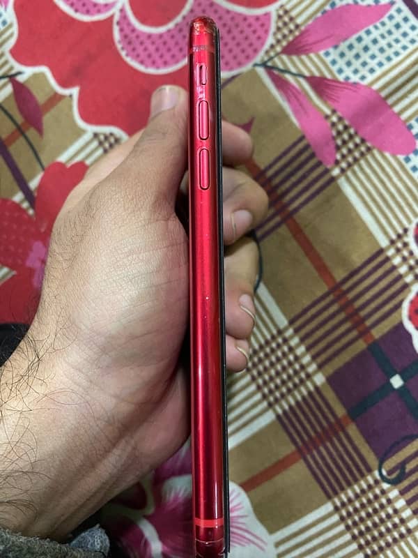 iphone 11 Red fresh condition 92% BH 4