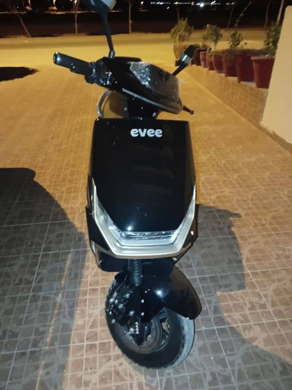 i am selling brand new electric scooter evee gen z 1