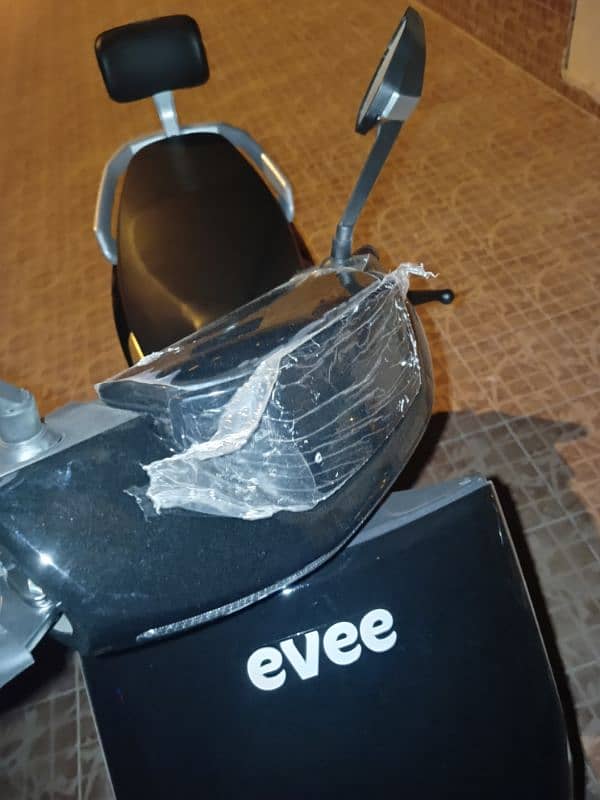 i am selling brand new electric scooter evee gen z 3