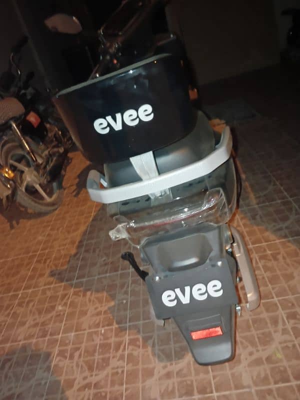 i am selling brand new electric scooter evee gen z 4