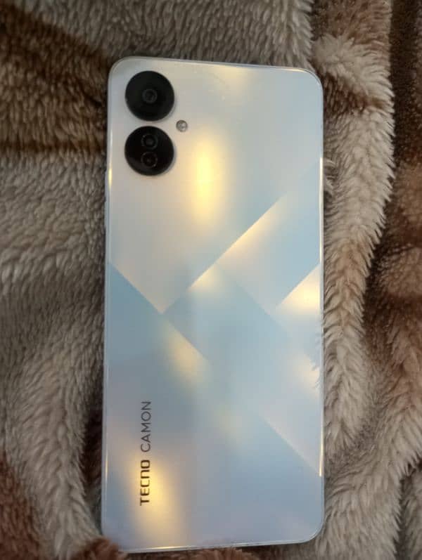 Tecno Camon 19 Neo (Ice Mirror) white color. 3