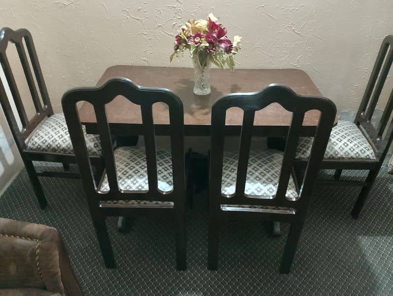 4 chairs dining table 0