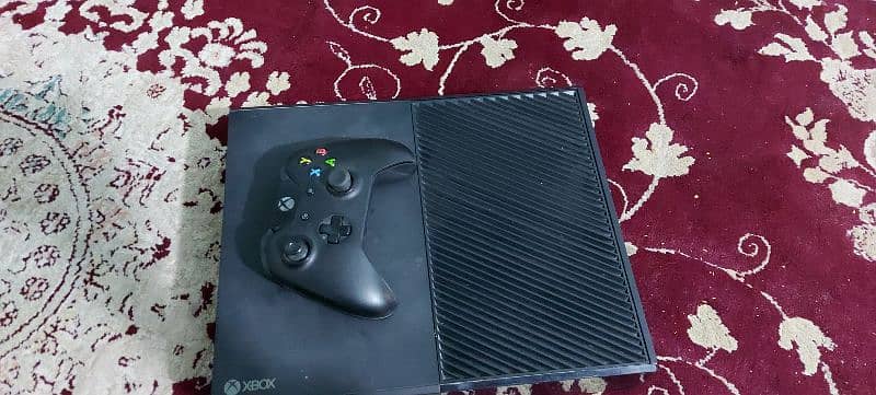 XBox one , 500gb , one controller 1