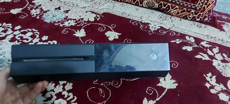 XBox one , 500gb , one controller 3