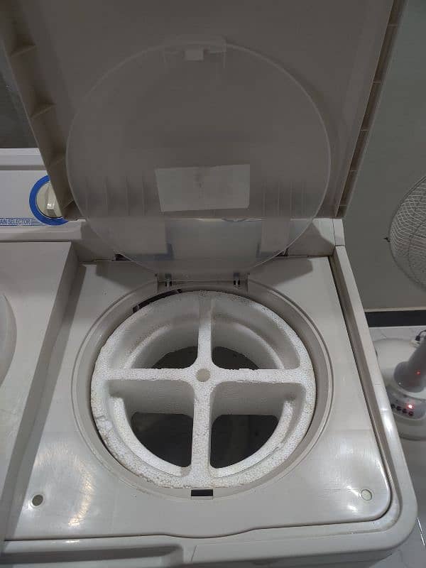 I am selling washing machine 3