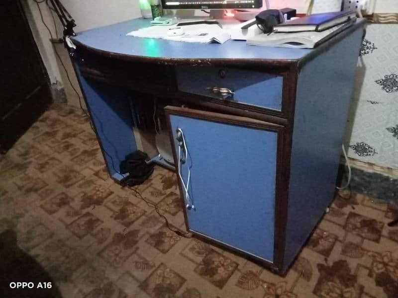 Computer table  for used in office and house 2